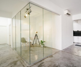 Glass partition wall