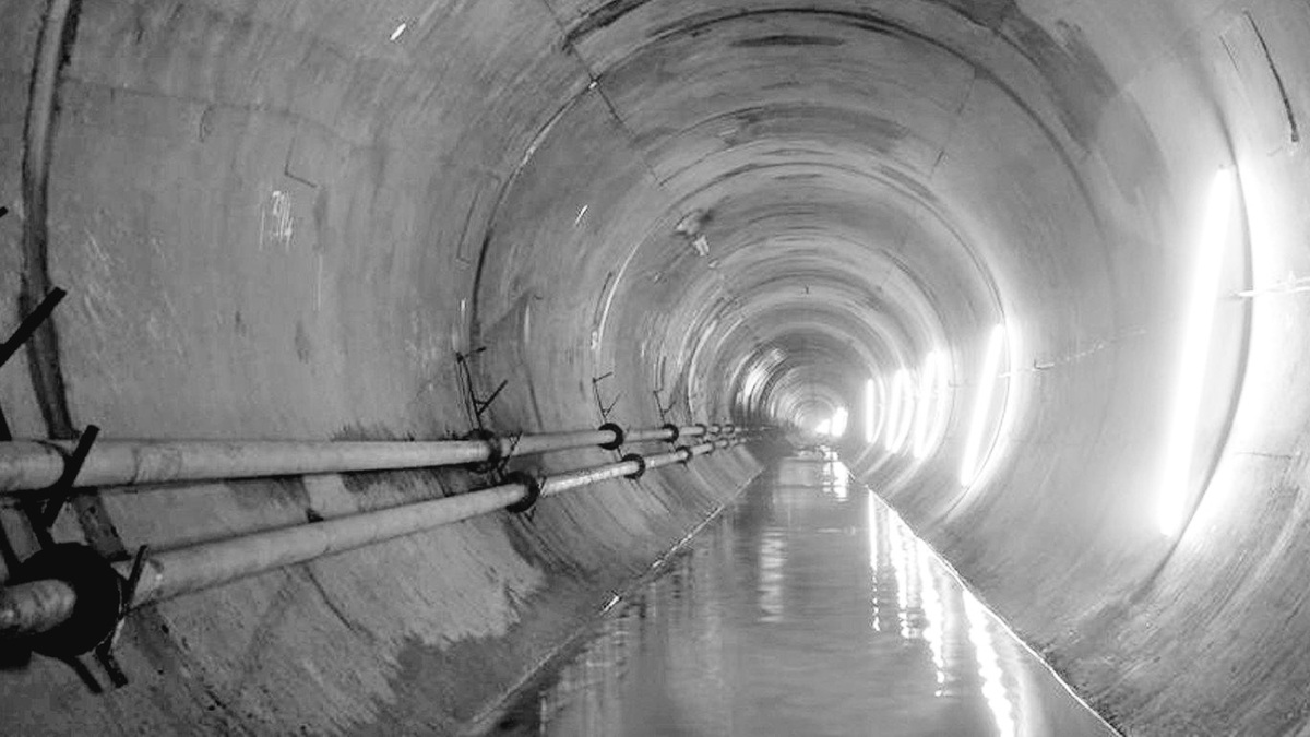 Public water tunnel 