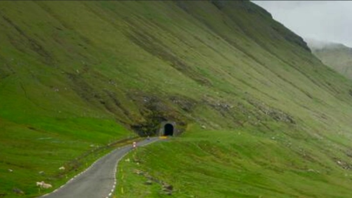 Slope tunnel 