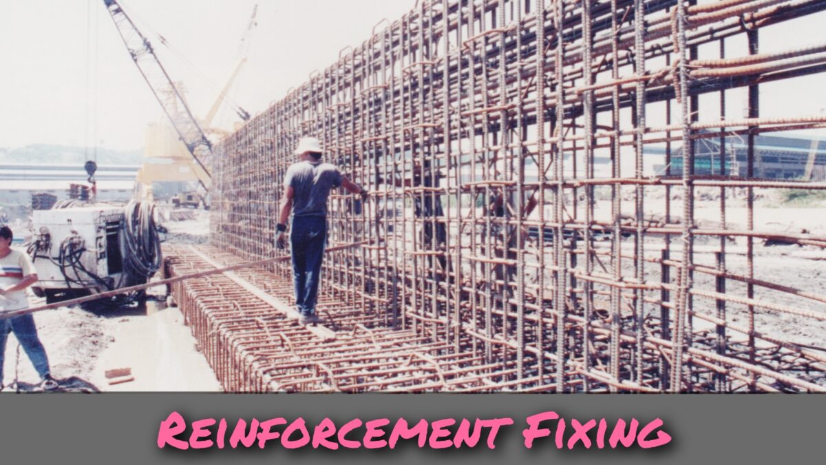 Diaphragm wall reinforcement fixing